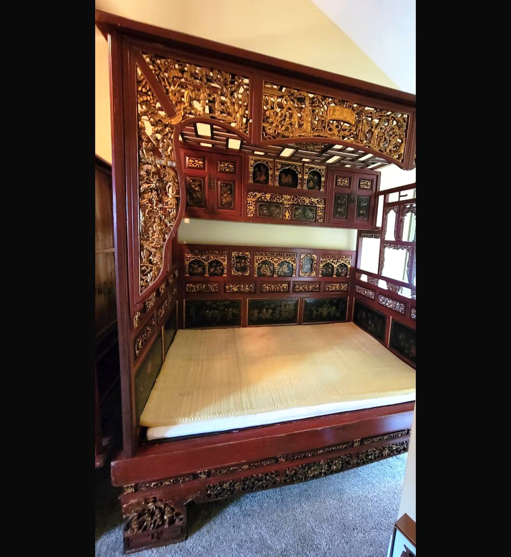A Large Qing Dynasty Hardwood Opium Or Louhan Bed Carved With Gilt And Polychrome Paint (1 of 11)