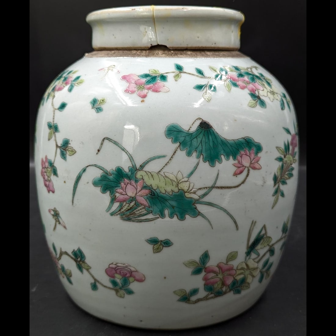 Chinese Famille Rose Porcelain Ginger Jar With Broken Top Lid: Chinese Famille Rose Porcelain Ginger Jar With Broken Top Lid. Provenance: Central Florida Collectors Estate whom had lived in Japan for many years. Originally purchased in 1978. Please copy