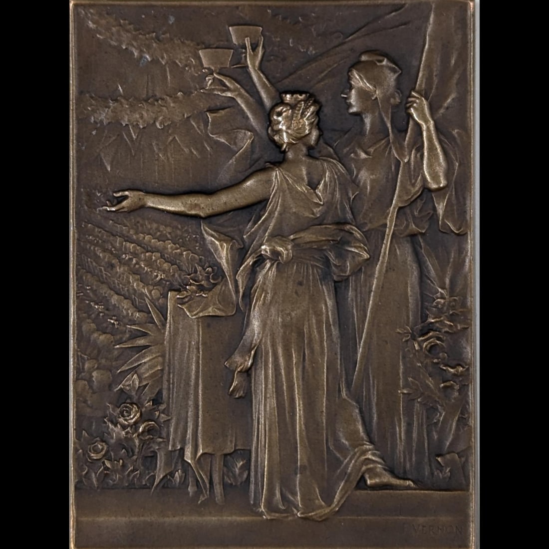 Vintage Bronze Medal "Banquet Of Mayors Exhibition 1900", by F. Vernon: Vintage Bronze Medal "Banquet Of Mayors Exhibition 1900", by F. Vernon. Measures approx. 2 1/2" X 1 3/4". Please copy and paste the URL link below to review our Terms and Conditions for biddi
