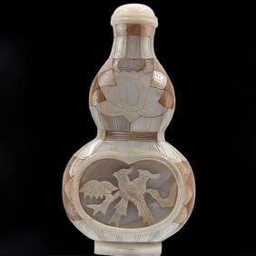 A Finely Carved Mother Of Pearl Snuff Bottle