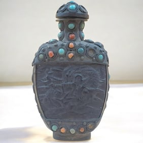 A Very Fine Antique Chinese Coral and Silver Snuff Bottle