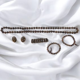 A Fine Set Of Leopard Skin Jasper Jewelry, Three Bracelets, Pair Of Earrings, And Necklace