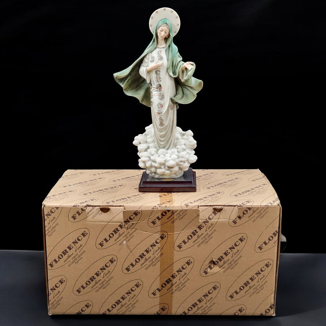 Giuseppe Armani Madonna Of Medjugorje Sculpture W/ Box: Giuseppe Armani Madonna Of Medjugorje Sculpture W/ Box. Sculpture measures approximately 14-1/2" x 8" x 4-1/2", box measures approximately 17-1/2" x 10-1/2" x 9" Please copy and paste the URL