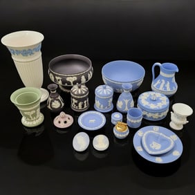 Lot Of English Wedgwood Set, 20 Pieces