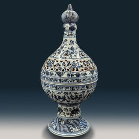 A Large Chinese Blue And White Porcelain Lidded Censer