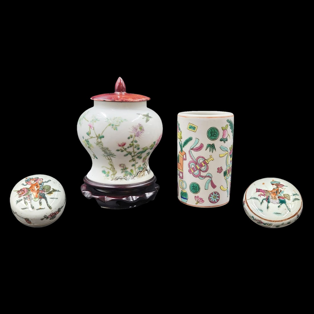 Lot Of 4 Old Chinese Famille Rose Porcelain Pieces, Includes A Vase, Jar, And Paste Boxes (1 of 18)