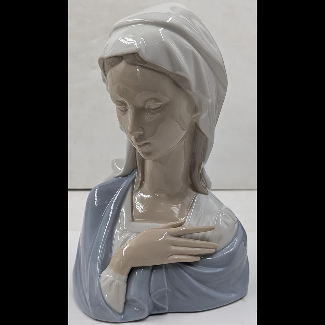 Lladro Porcelain Bust Figurine "Madonna"  #4649 (1 of 7)