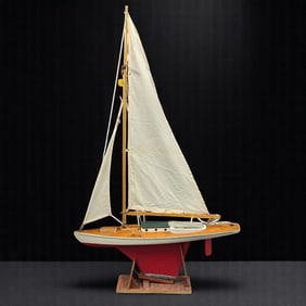 A Fine Vintage Wooden Tillicum Model Pond Yacht