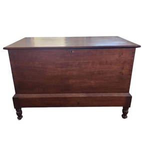 Antique Blanket Chest Pennsylvania 19th Century: Antique Blanket Chest Pennsylvania 19th Century. Measure 48" X 23" X 32.5". Provenance: Private Estate Central Fl. Please copy and paste the URL link below to review our Terms and Condition