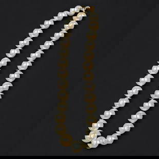 A Fine 14-16MM South Sea Pearl 18K Gold And Diamond Clasp, 28 Pearls Total: ***DUE TO THIS LOT BEING JEWELRY IT MUST BE PAID VIA BANK WIRE TRANSFER OR CERTIFIED CHECK.*** A Fine 14-16MM South Sea Pearl 18K Gold And Diamond Clasp, 28 Pearls Total. Measures approx. 8" long clas