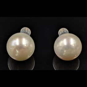 A Fine Pair Of 15MM South Sea Pearl And 18K Gold Earrings