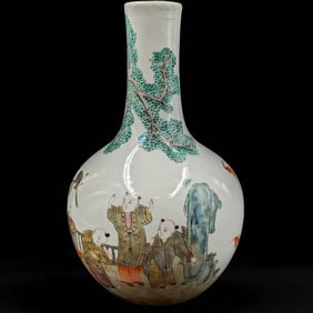A Fine Chinese Famile Rose Porcelain Bottle Vase