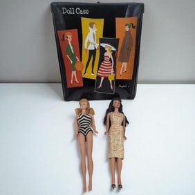 Vintage Pair Of Ponytail Barbies Blonde And Brunette With Doll Case