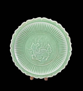 Large Antique Chinese Celadon Longquan Kiln Charger With Dragon, Qing Dynasty: Large antique Chinese celadon Longquan kiln charger with dragon center design and foliated rim. Measures 16" across. Excellent condition. Please READ & REVIEW our Terms and Conditions before bidding,