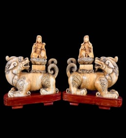 Magnificent 17th To 18th Century Chinese Pair Of Bone Carved Kwan-Yin Atop Biche Dragons