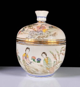 A Chinese Porcelain Lidded Jar