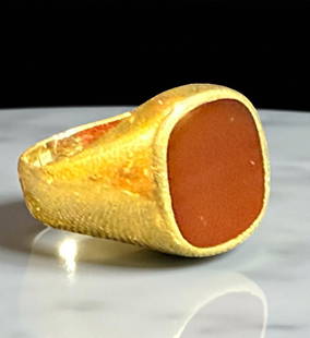 A Very Nice 14K Gold With Carnelian Agate Stone Ring, Weighs 6.5 Grams, Size Men's 8: *** DUE TO THIS LOT BEING GOLD IT MUST BE PAID VIA BANK WIRE TRANSFER OR CERTIFIED CHECK.*** A nice 14K gold ring. Approx 6.5 grams and approx. size men's 8. Please READ & REVIEW our Terms and Conditi