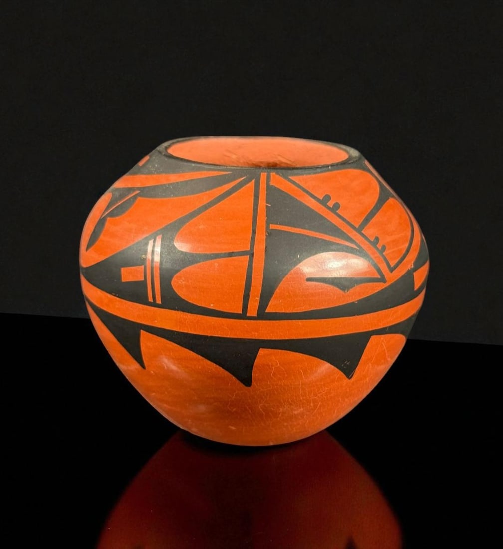 Native American Pottery Red seed Pot. Jemez Polished Red Pot (1 of 7)