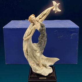 Giuseppe Armani Figurine: 1992 Collector's Society "Ascent" 866C