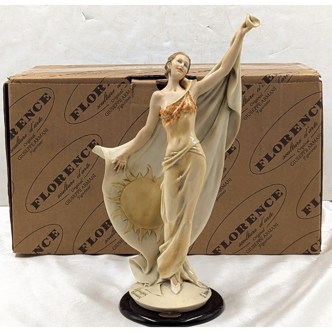 Giuseppe Armani Figurine: "Golden Sun" 1485C With Original Box: Giuseppe Armani Figurine: "Golden Sun" 1485C With Original Box. Box measures approx. 7 1/2" X 13 1/2" X 7 1/2". Please copy and paste the URL link below to review our Terms and Conditions
