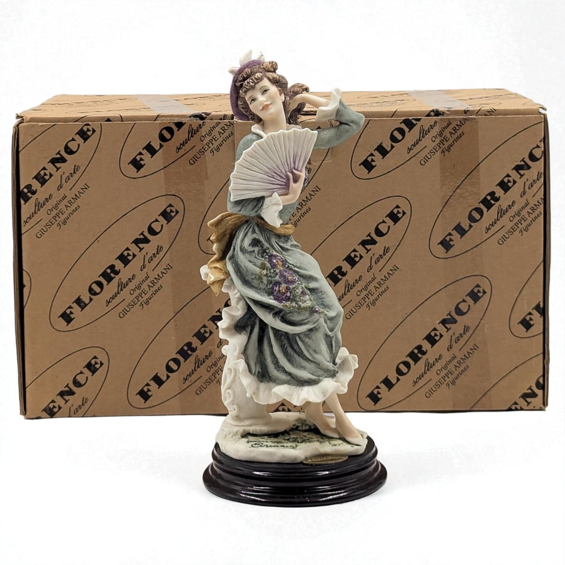 Giuseppe Armani Figurine: Figurine Of The Year 1998 - "Violet" 756C With Original Box: Giuseppe Armani Figurine: Figurine Of The Year 1998 - "Violet" 756C With Original Box. Box measures approx. 7 1/2" X 13" X 7 1/2". Please copy and paste the URL link below to review our Te
