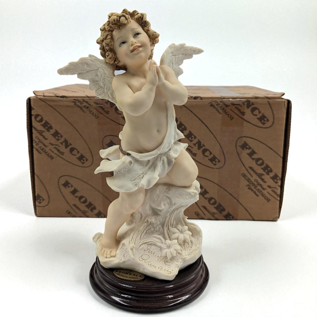 Giuseppe Armani Figurine: "The Prayer" 142F With Original Box: Giuseppe Armani Figurine: "The Prayer" 142F With Original Box. Box measures approx. 8" X 11" X 6". Please copy and paste the URL link below to review our Terms and Conditions for bidding