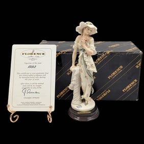 Giuseppe Armani Figurine: Piece Of The Year 1993 - "Secret Love" 197C With Certificate And Box