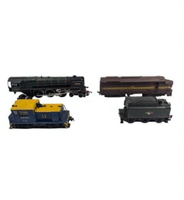 Lot Of 4 Vintage Hornby And Mehano Model Locomotive And Tender