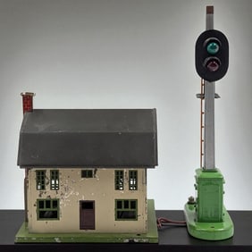 Vintage Lionel No. 189 O-Gauge Illuminated Tinplate Villa And No. 153 Automatic Block Signal