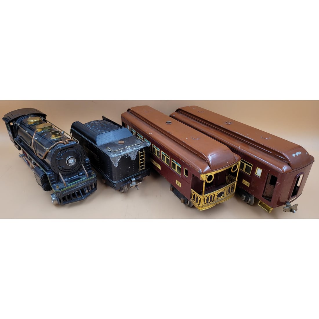 Vintage 1930-1932 Lionel 384E And 384T 4Pc Passenger Set: Vintage 1930-1932 Lionel 384E And 384T 4Pc Passenger Set. Measures approx. from 5.25" X 14" X 3.5" to 4.5" X 10" X 3.5" Please copy and paste the URL link below to review our Terms and Cond