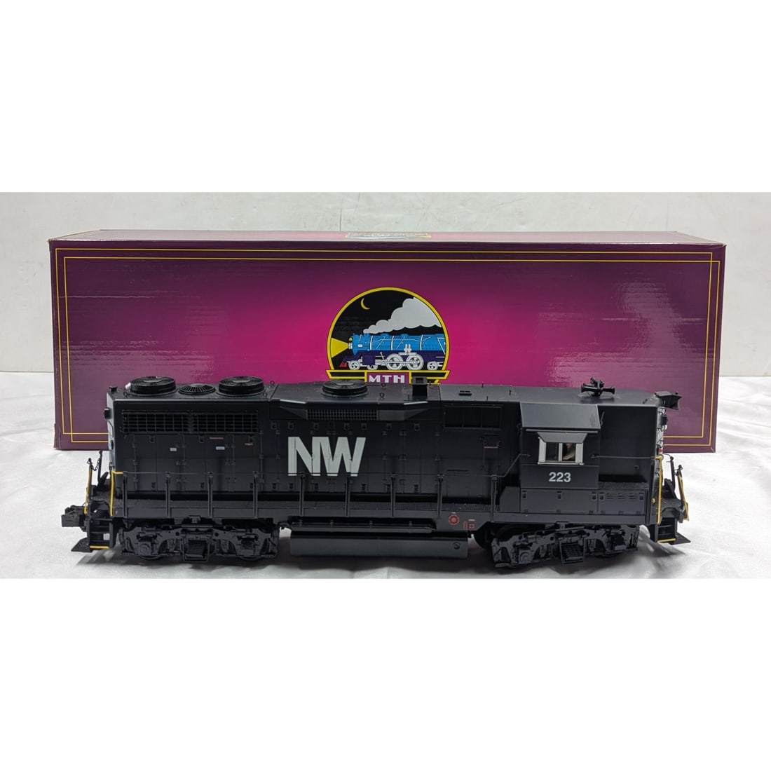 MTH Electric Trains: GP-35 High Hood Diesel Engine In Original Box: MTH Electric Trains: GP-35 High Hood Diesel Engine In Original Box. Box measures approx. 6 1/2" X 20 1/2" X 5". Please copy and paste the URL link below to review our Terms and Condition
