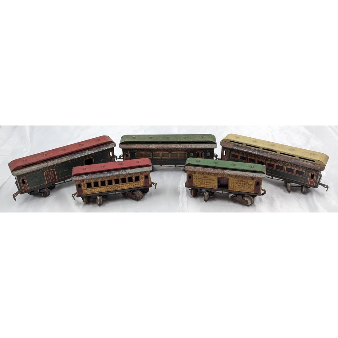 Lot Of 5 Vintage Ives Railway Lines Limited Vestibule O-Gauge Tinplate Baggage And Passenger Cars: Lot Of 5 Vintage Ives Railway Lines Limited Vestibule O-Gauge Tinplate Baggage And Passenger Cars. Measures approx. 3 1/4" X 6 1/2" and 3 1/2" X 9". Please copy and paste the URL link be