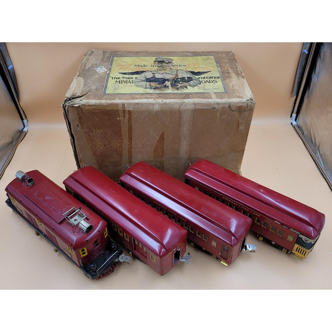 Vintage American Flyer #4667 Standard Gauge 4Pc Passenger Set With Tracks And Original Box: Vintage American Flyer #4667 Standard Gauge 4Pc Passenger Set With Tracks And Original Box. Box measures approx. 11.5" X 19" X 13" Please copy and paste the URL link below to review our Ter