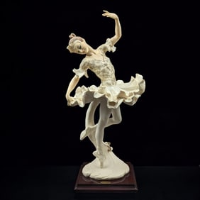 Giuseppe Armani Figurine: "Juliette" 682F With Original Box