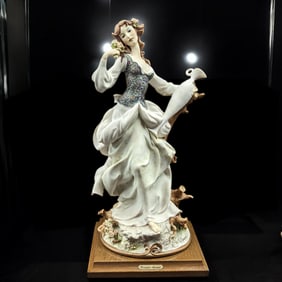 Giuseppe Armani Figurine:  "Lady With Amphora" 124C With Original Box
