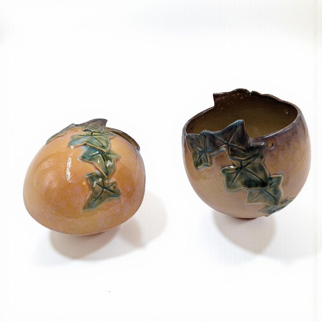 Vintage Roseville Pottery Wincraft Ivy Hanging Basket Planter And Wall Pocket (1 of 15)