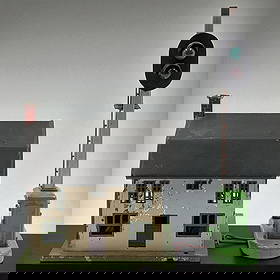 Vintage Lionel No. 189 O-Gauge Illuminated Tinplate Villa And No. 153 Automatic Block Signal: Vintage Lionel No. 189 O-Gauge Illuminated Tinplate Villa And No. 153 Automatic Block Signal, Circa 1930s. Measures approx. 5 1/2" X 5" X 5" and 9" X 4". Please copy and paste the URL li