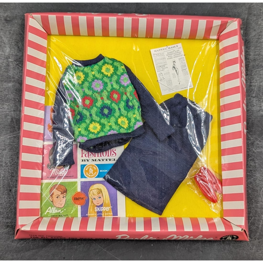 An Unopened, Mint Condition, Barbie And Midge Fashion Set, 1965 "Knit Hit" (1 of 5)