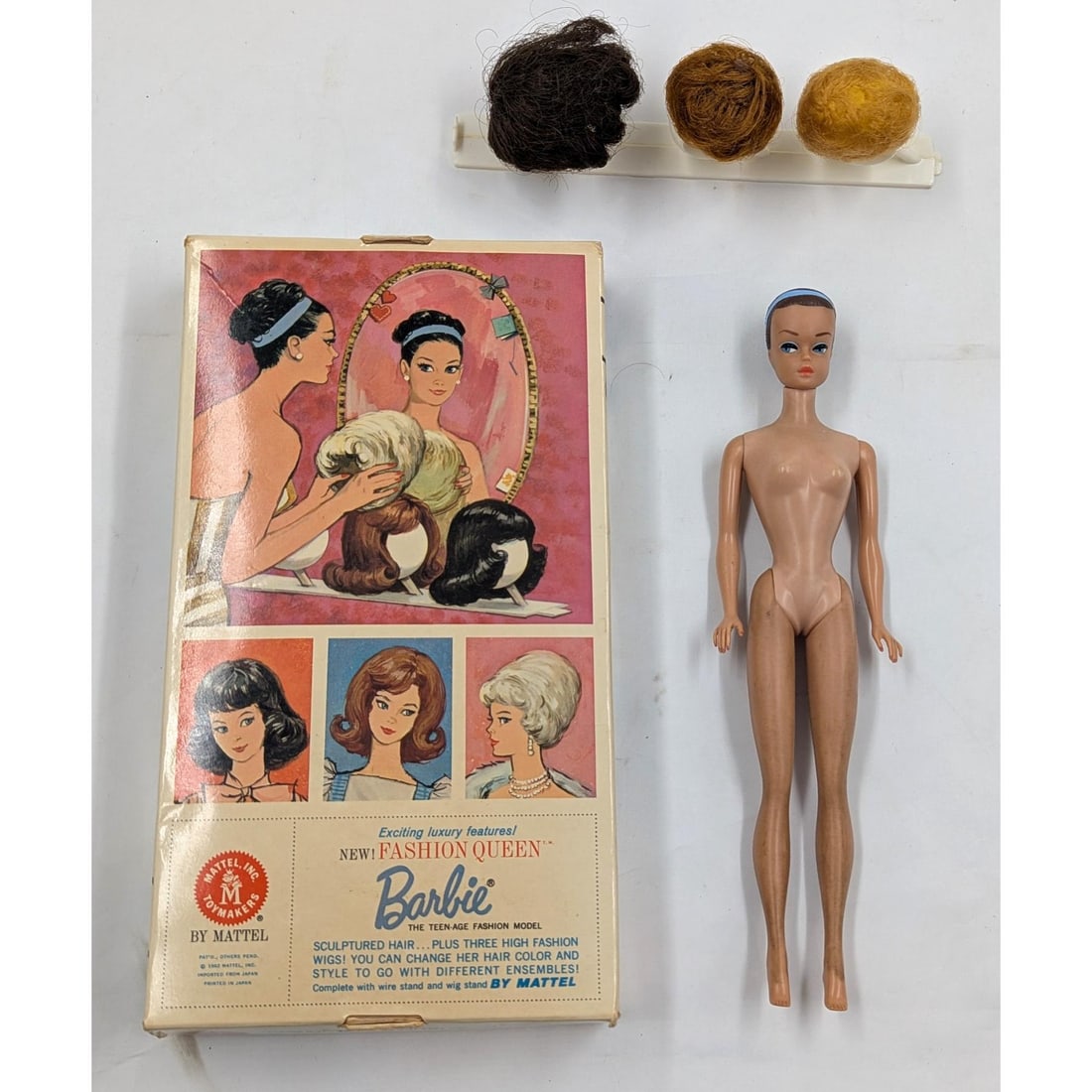 1962 Mattel Fashion Queen Barbie With Original Box And Three Wigs, Needs Cleaning (1 of 15)