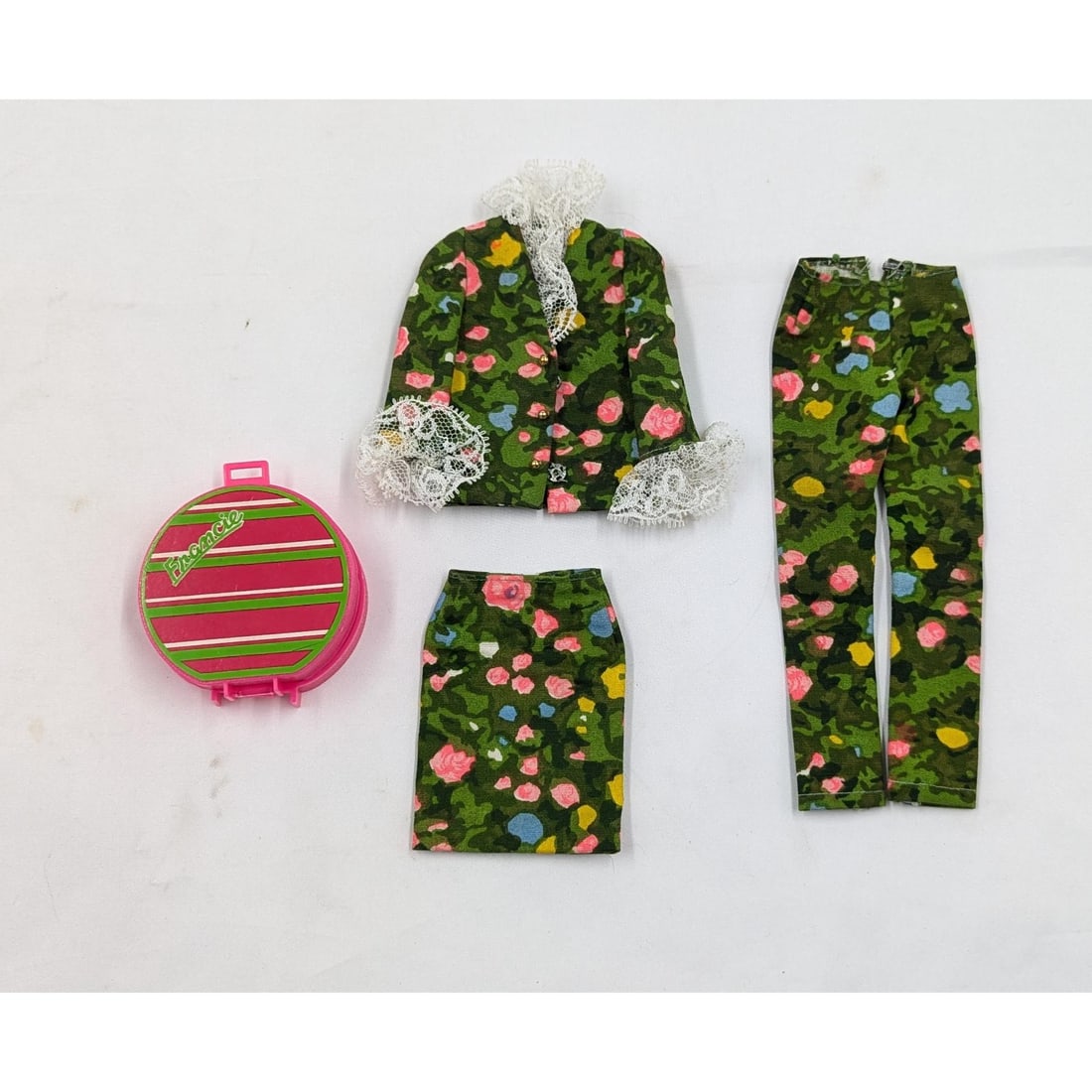 1967 Vintage Sears Exclusive Set Of Mattel Barbie Clothes, "Partners in Print" (1 of 9)