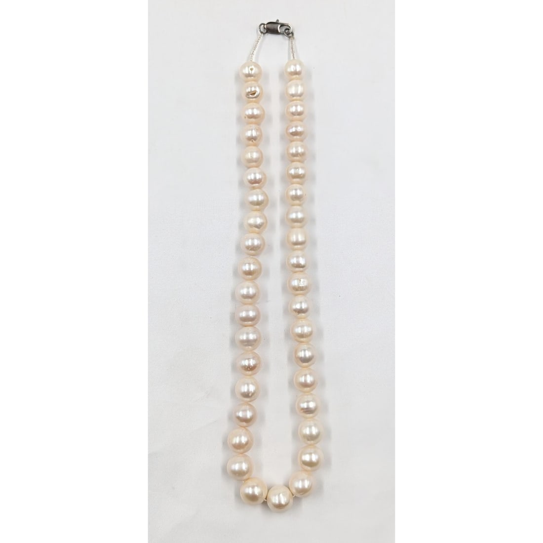 A Beautiful 10-11MM Pearl Necklace, 39 Pearls Total: ***DUE TO THIS LOT BEING JEWELRY IT MUST BE PAID VIA BANK WIRE TRANSFER OR CERTIFIED CHECK*** A Beautiful 10-11MM Pearl Necklace, 39 Pearls Total. Measures approx. 8 1/2" clasped. Please