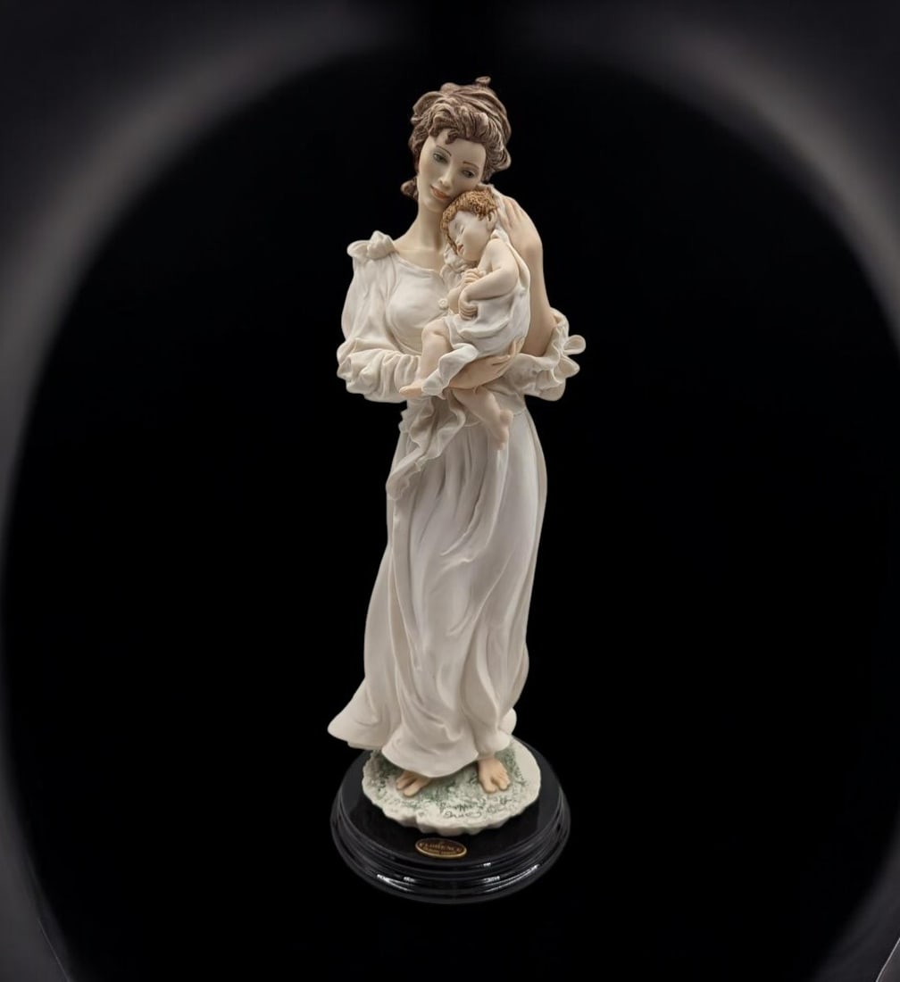 Giuseppe Armani Figurine: "Bliss" 386F With Original Box: Giuseppe Armani Figurine: "Bliss" 386F With Original Box. Box measures approx. 9 1/4" X 17" X 8". Provenance: A Single Central Florida Estate. Please copy and paste the URL link below to r