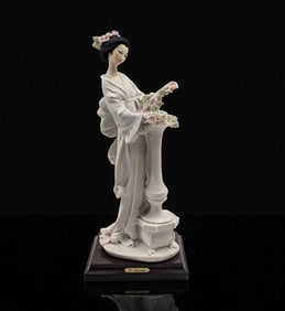 Giuseppe Armani Figurine: "Oriental Girl With Column" 403S With Original Box