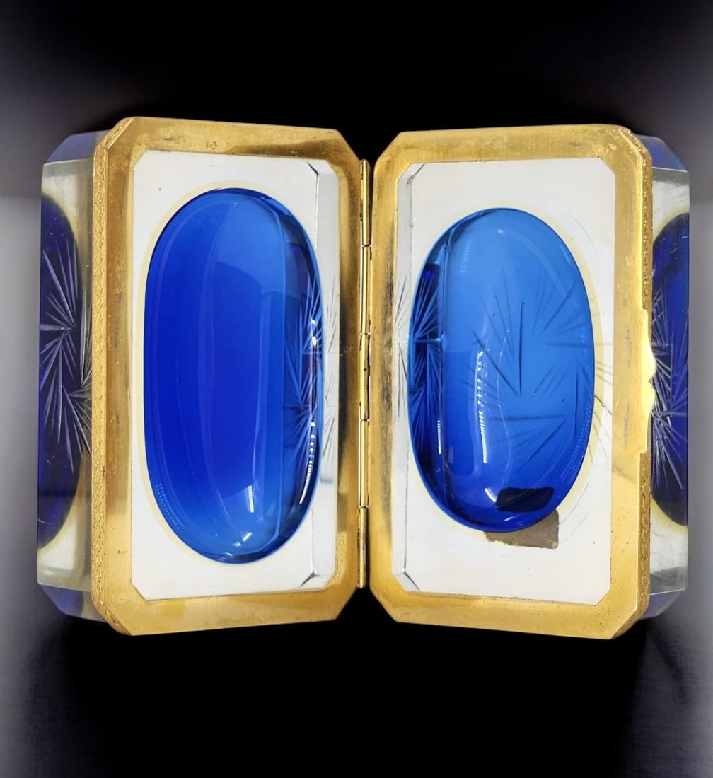 Alessandro Mandruzzatto- Italian Murano Casket Box (SMALL CHIP PRESENT) (1 of 14)