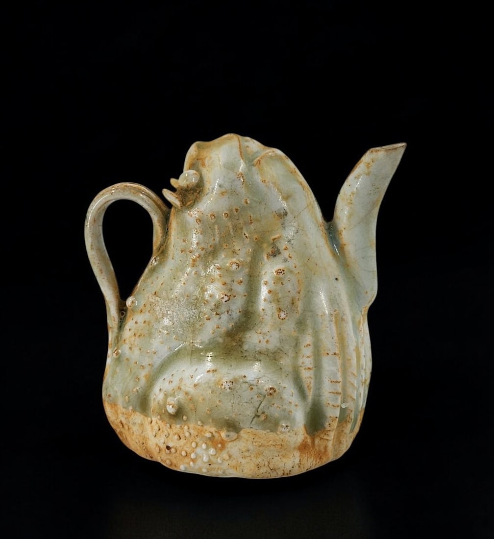 A Chinese Celadon Toad Shape Water Dropper Age Unknown (1 of 11)