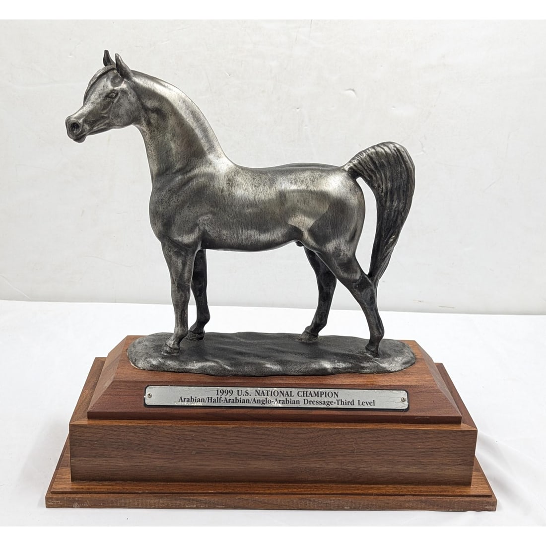Large 1999 Unsigned US National Champion Horse Trophy (1 of 11)