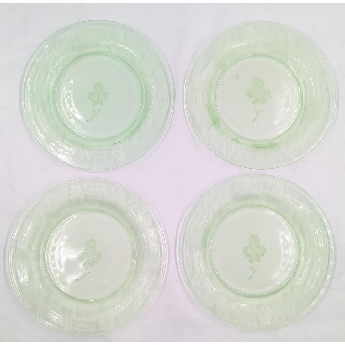 Lot Of 4 Vintage Green Vaseline Glass Plates, Minor Wear (1 of 11)