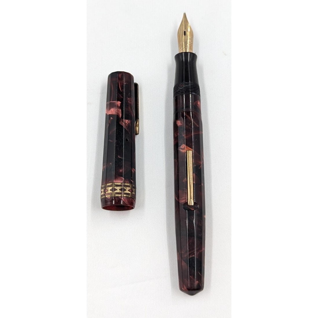 Vintage Wahl Eversharp Doric Fountain Pen With 14K Gold Nib And Gold Trim (1 of 9)