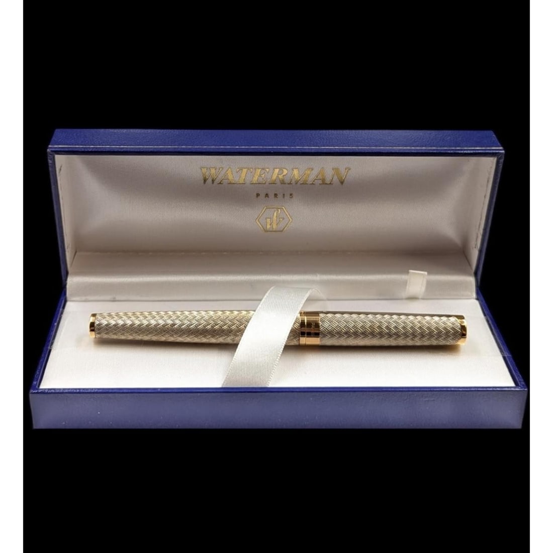 French Waterman L'Etalon 925 Sterling Silver Fountain Pen With 18K Gold Nib And Original Box: *** DUE TO THIS LOT BEING GOLD/SILVER IT MUST BE PAID VIA BANK WIRE TRANSFER OR CERTIFIED CHECK*** French Waterman L’Etalon 925 Sterling Silver Fountain Pen With 18K Gold Nib And Original Box. This