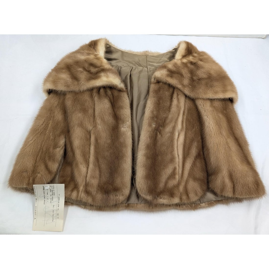 Vintage Autumn Haze Natural Brown Mink Stole: Vintage Autumn Haze Natural Brown Mink Stole. Measures approx. 20 1/2" X 27". Please copy and paste the URL link below to review our Terms and Conditions for bidding, payment, shipping and